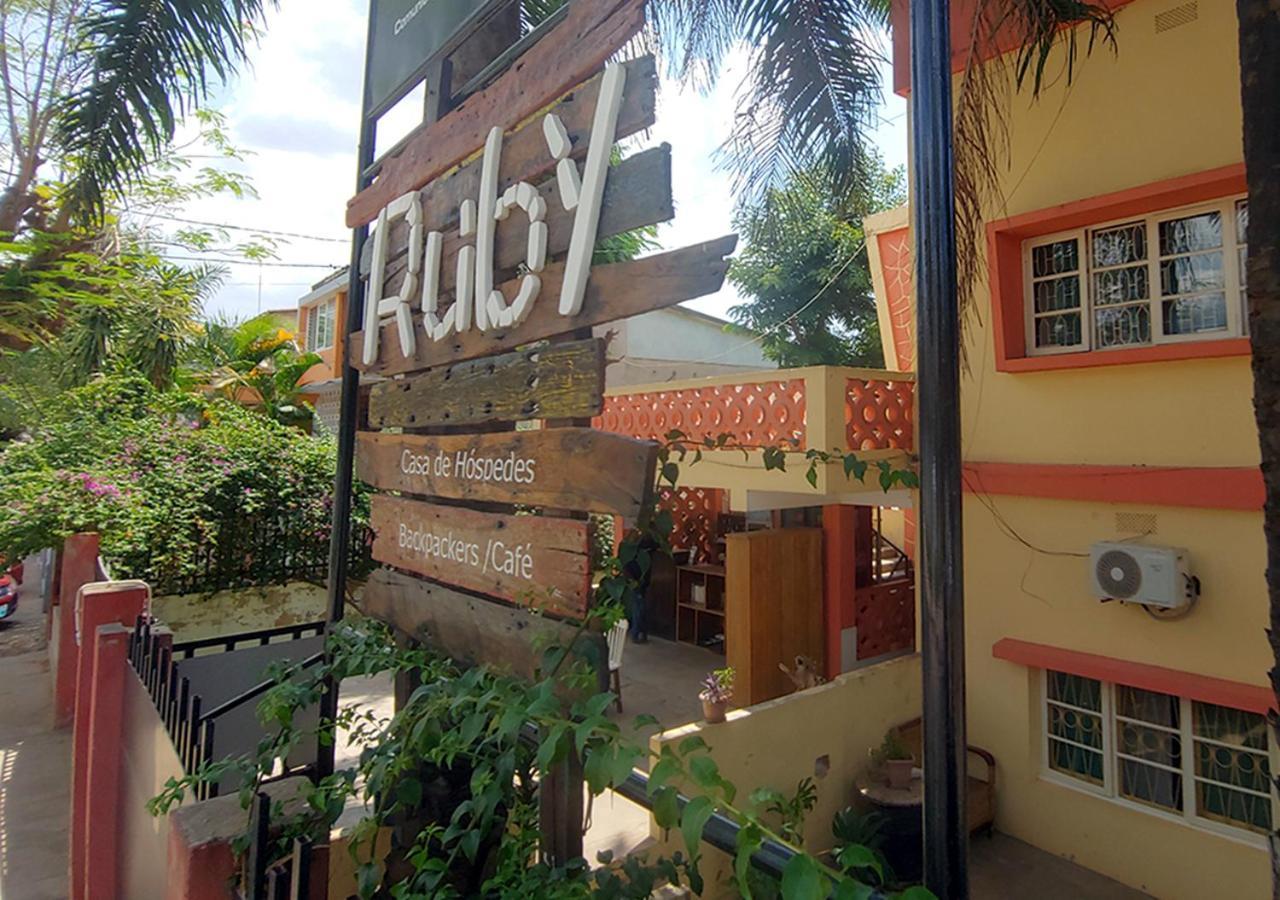 Ruby - Casa De Hospedes - Backpackers Нампула Экстерьер фото