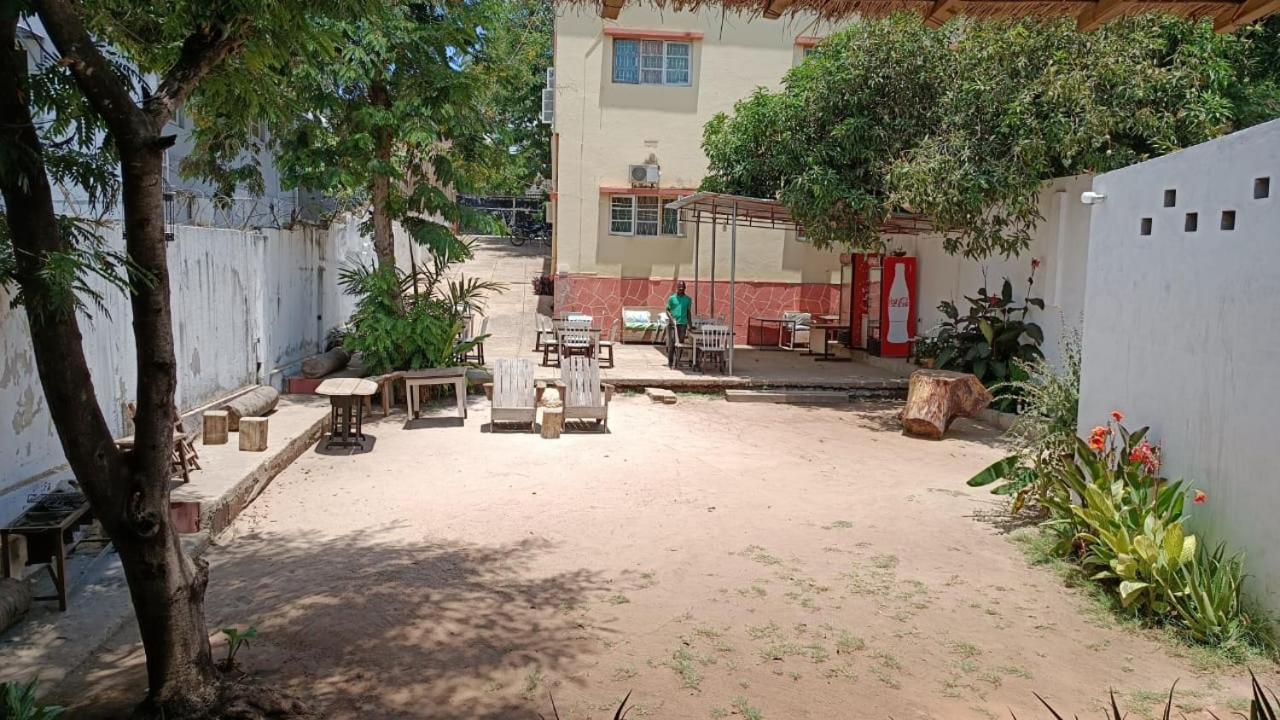 Ruby - Casa De Hospedes - Backpackers Нампула Экстерьер фото